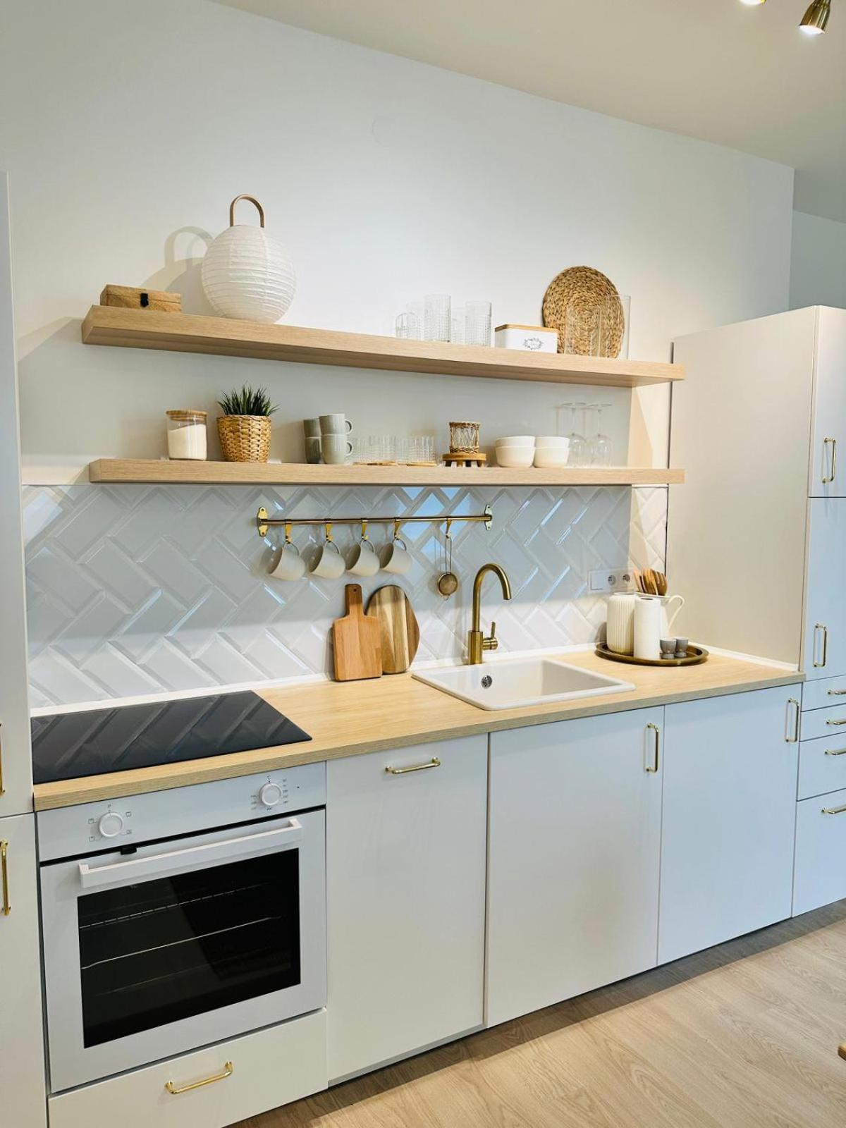 Cozy And Unique Apartment Near Train Station Μπρατισλάβα Εξωτερικό φωτογραφία
