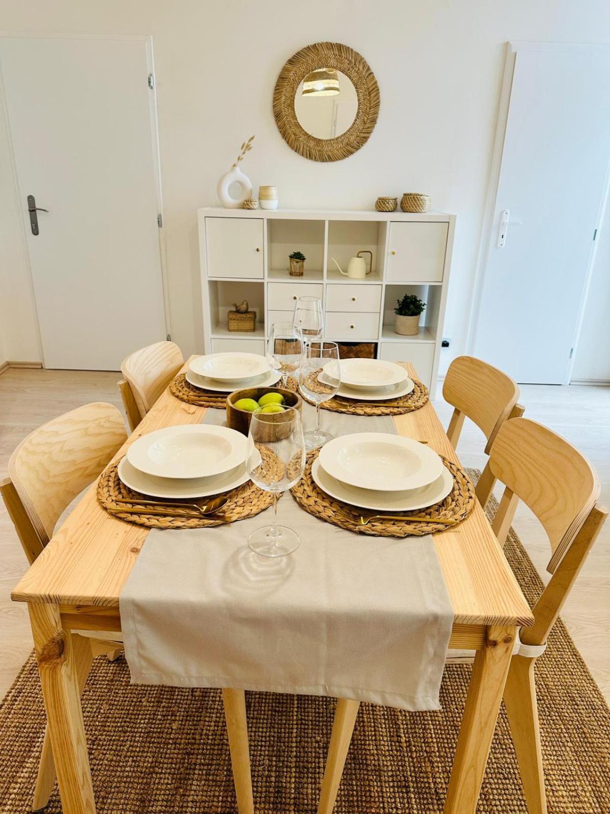 Cozy And Unique Apartment Near Train Station Μπρατισλάβα Εξωτερικό φωτογραφία