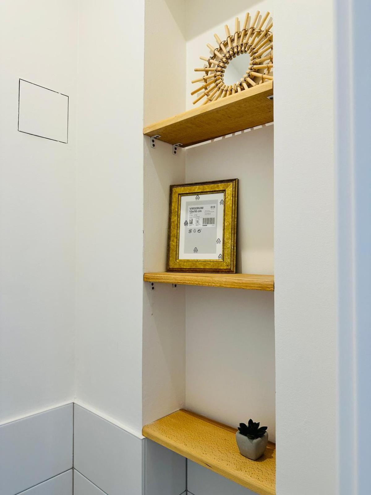 Cozy And Unique Apartment Near Train Station Μπρατισλάβα Εξωτερικό φωτογραφία